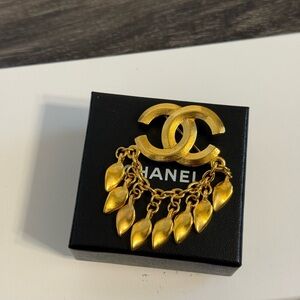 CHANEL Gold Vintage CC Logo Dangling Leaf Charm Brooch